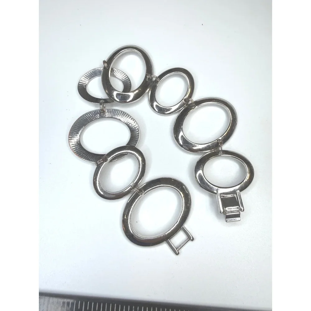 Silver Tone Graduated Oval Link Bracelet Textured Mixed Finish Modernist 7.5in